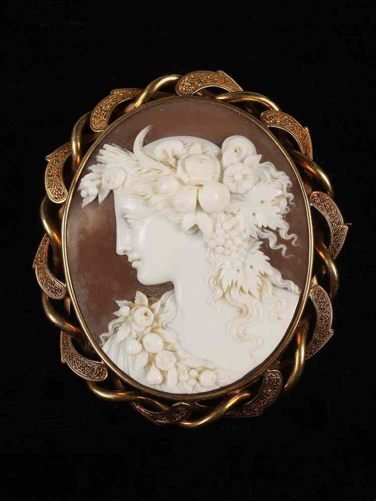 Appraisal: BROOCH - Antique Victorian female portrait high relief shell cameo