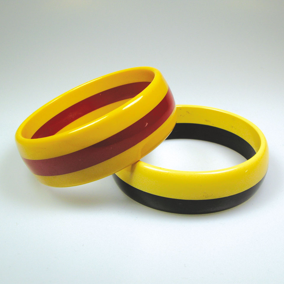 Appraisal: bi-coloured Bakelite bangles