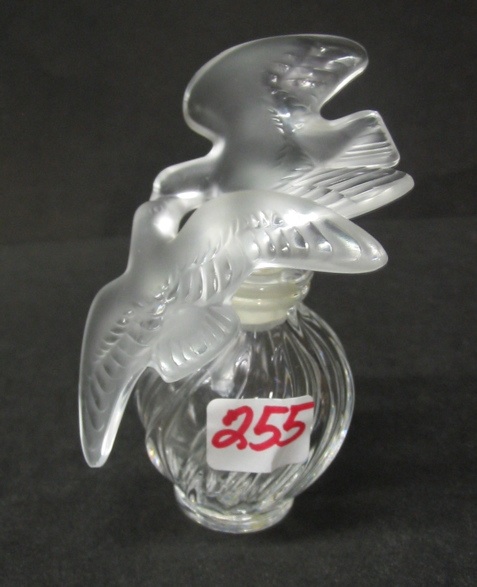 Appraisal: A LALIQUE ART CRYSTAL PERFUME BOTTLE L-Air du Temps for