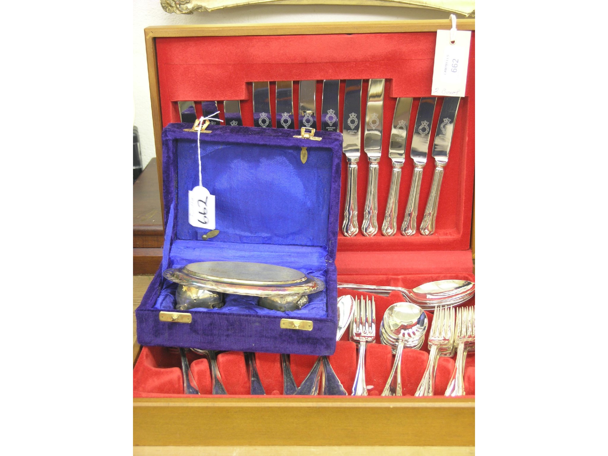 Appraisal: A modern silver canteen of cutlery fifty-eight pieces and a