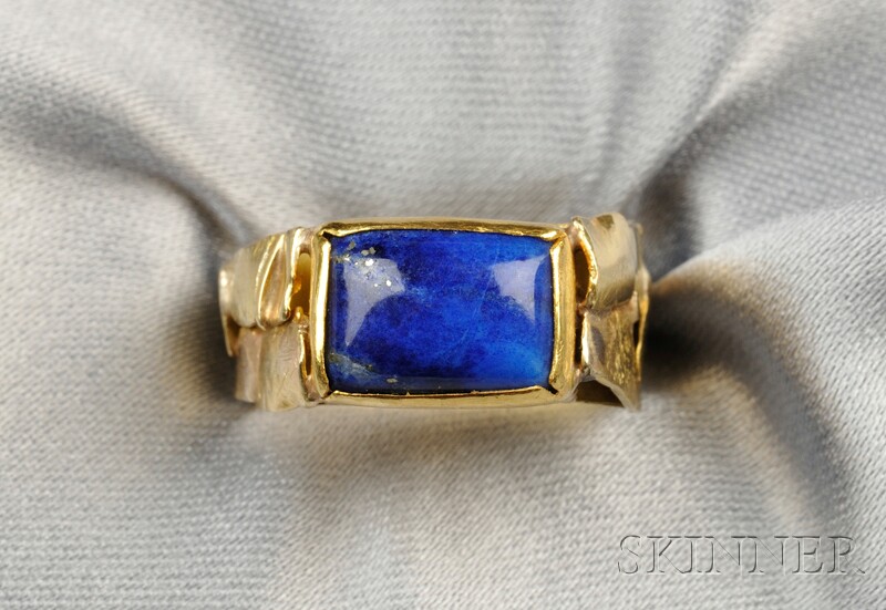 Appraisal: kt Gold and Lapis Ring Janiye bezel-set with a rectangular