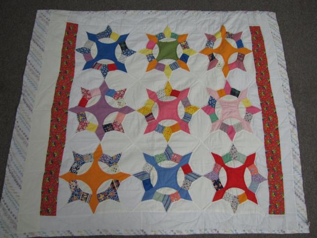 Appraisal: Vintage hand made pattern quilt '' x '' with a