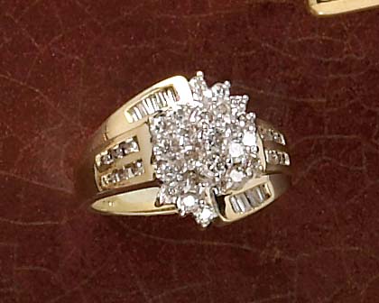 Appraisal: DIAMOND CLUSTER RING k yellow gold diamond cluster ring set