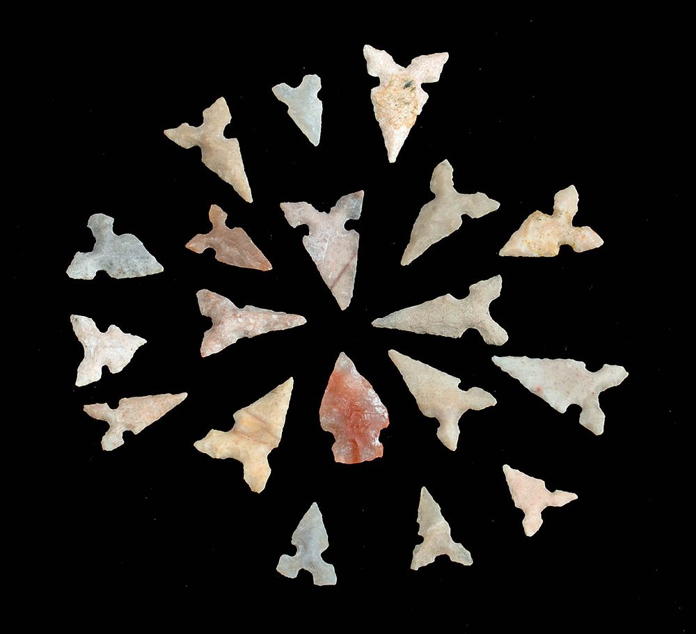 Appraisal: Lot of Mississippian Spiro Mound Stone Arrowheads Native American Southern