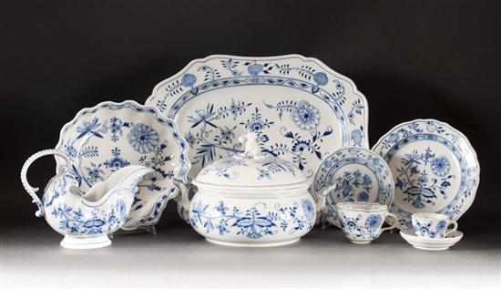 Appraisal: Meissen porcelain -piece partial assembled dinner service in the ''Blue