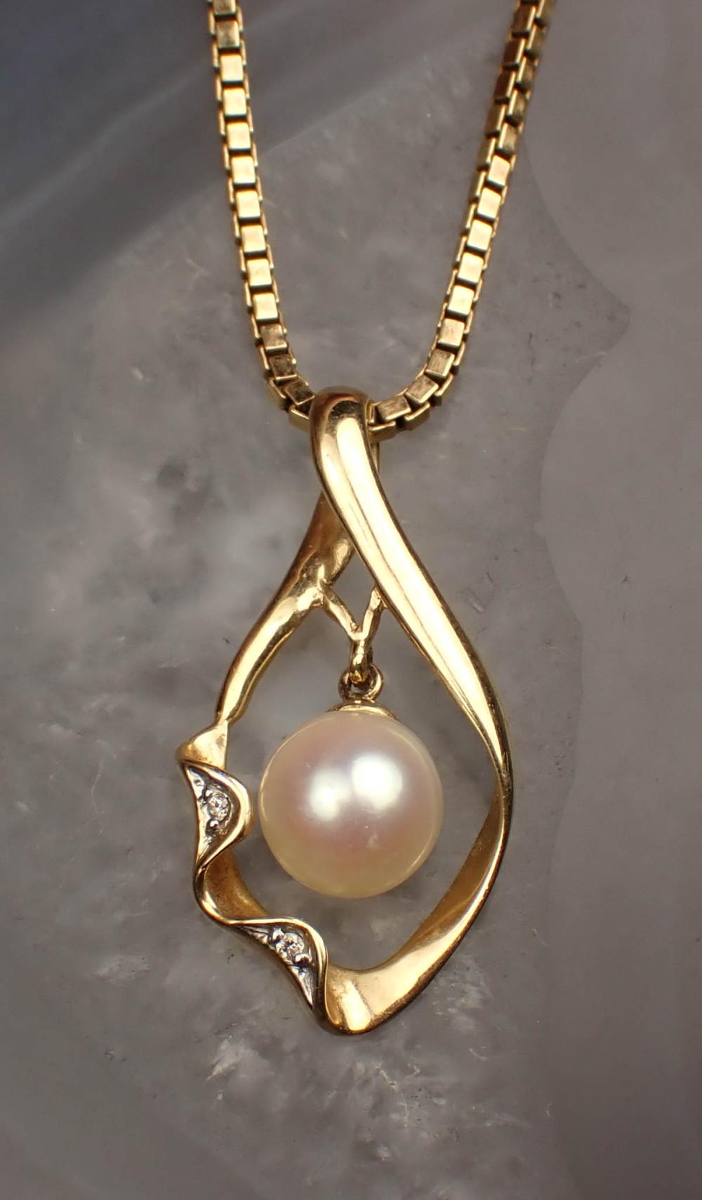 Appraisal: PEARL DIAMOND AND FOURTEEN KARAT GOLD PENDANT NECKLACE with an