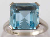 Appraisal: A white metal tests carat gold aquamarine ring the aquamarine