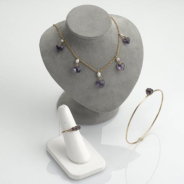 Appraisal: GOLD AND AMETHYST JEWELRY K fringe necklace with pearls K