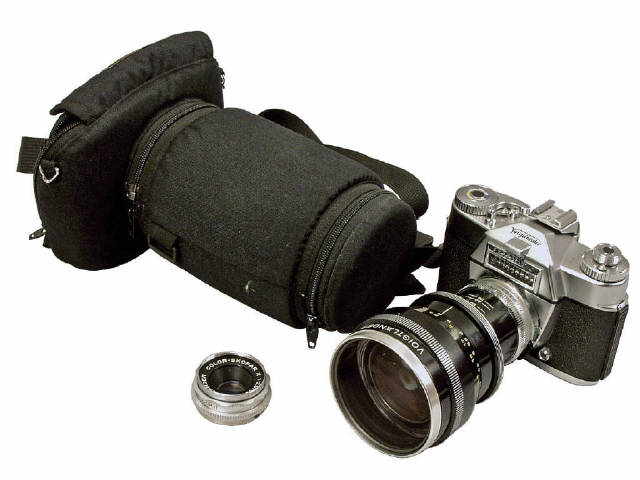 Appraisal: Voigtlander Bessamatic chrome body MM camera sn with Voigtlander-Zoomer lens