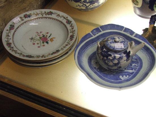 Appraisal: AN TH CENTURY CHINESE BLUE AND WHITE DISH of leaf