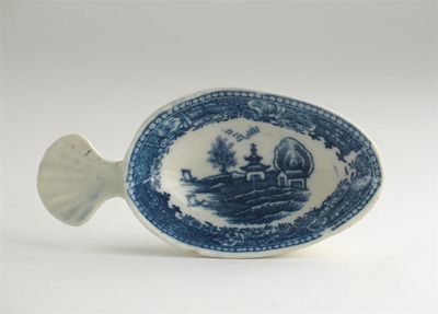 Appraisal: A Caughley caddy spoon printed in blue with a pagoda