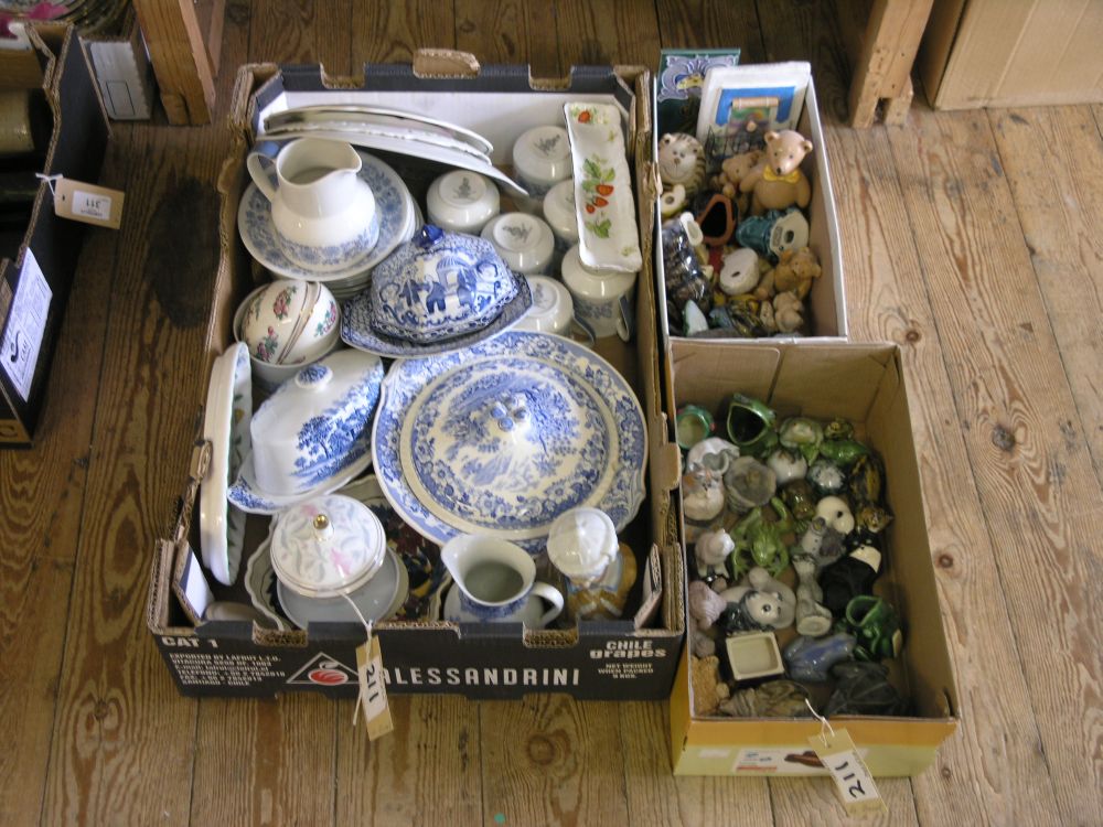 Appraisal: An assortment of ornamental china