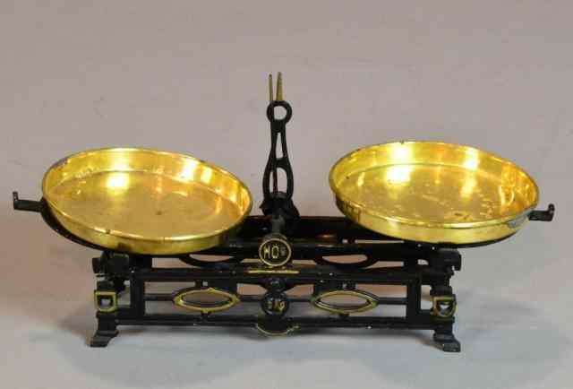 Appraisal: Antique Iron and Brass ScaleCast iron reticulated scale base with