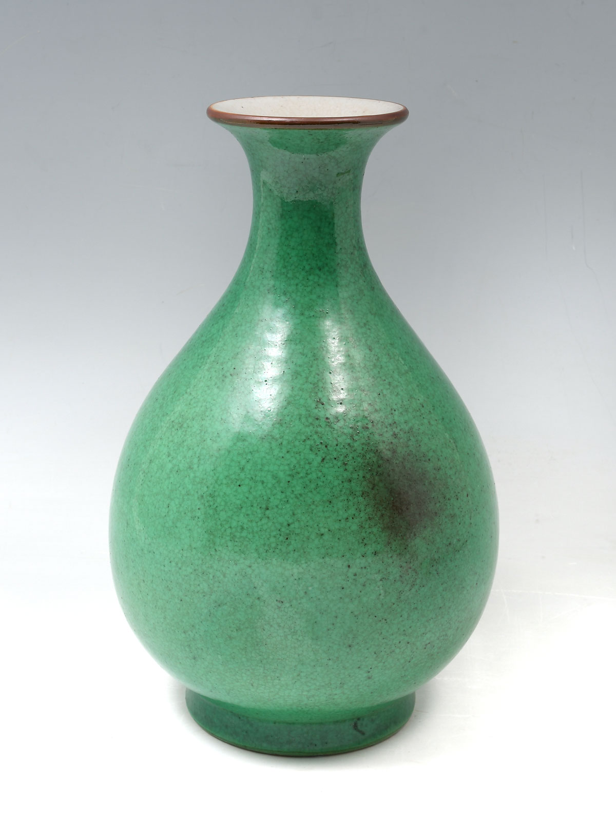 Appraisal: CHINESE GREEN GLAZED GLOBULAR VASE Chinese globular vase having a