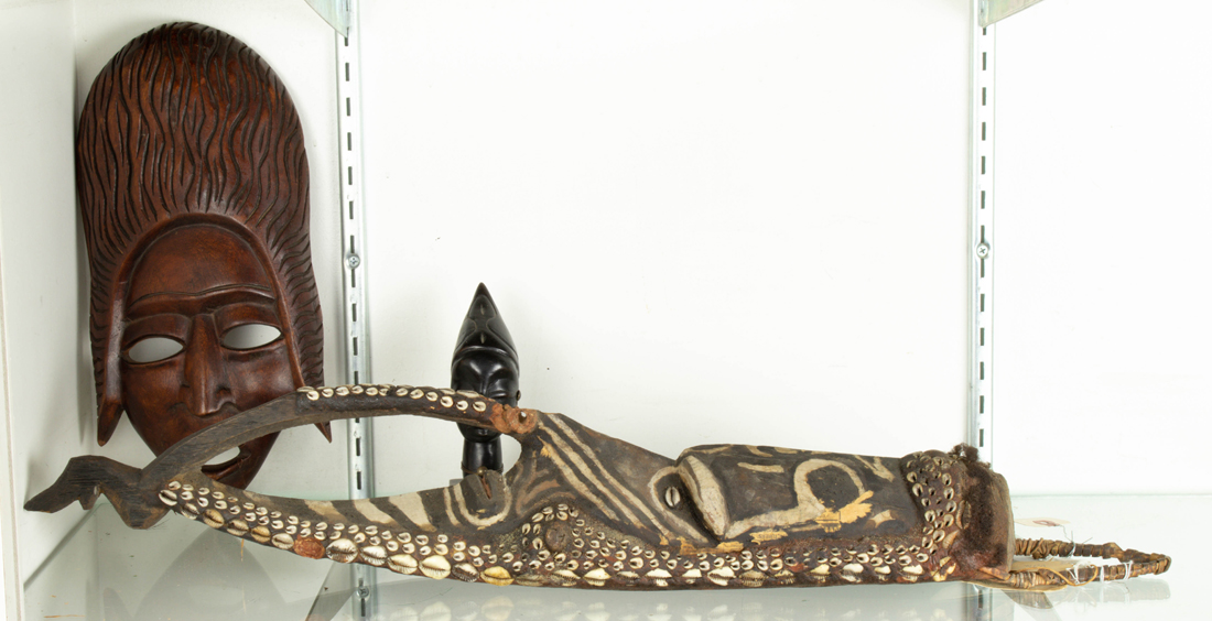 Appraisal: PAPUA NEW GUINEA 'MWAI' MASK Papua New Guinea 'Mwai' mask