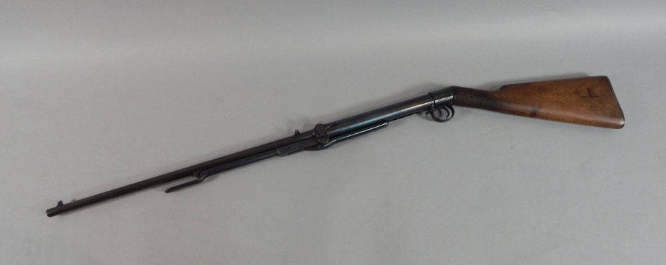 Appraisal: A BSA air rifle with walnut stock numbered indistinctly cm