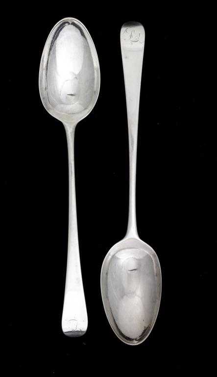 Appraisal: A PAIR OF GEORGE III GRAVY SPOONS Old English pattern