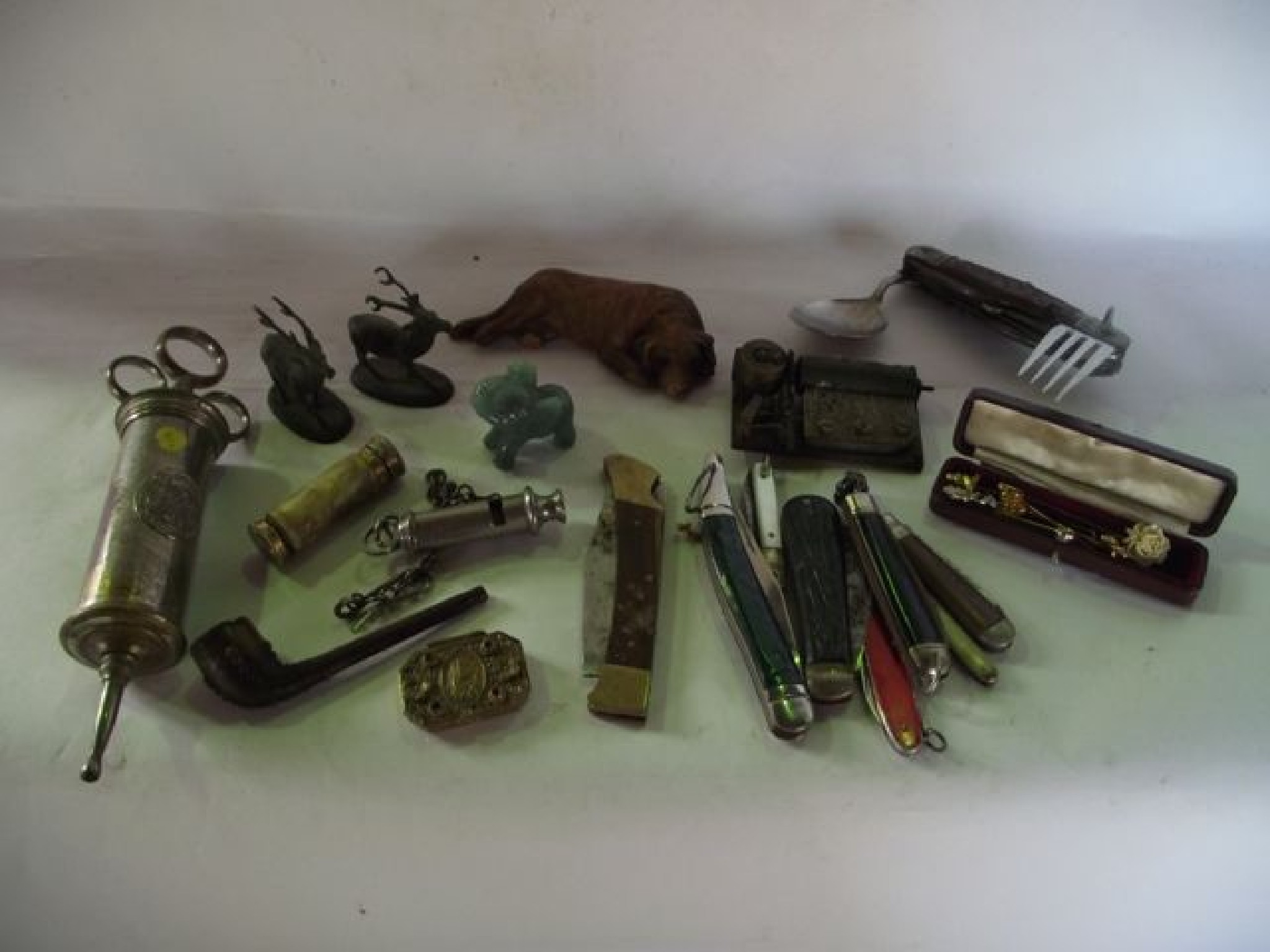 Appraisal: A small miscellaneous collection to include a vintage syringe marked