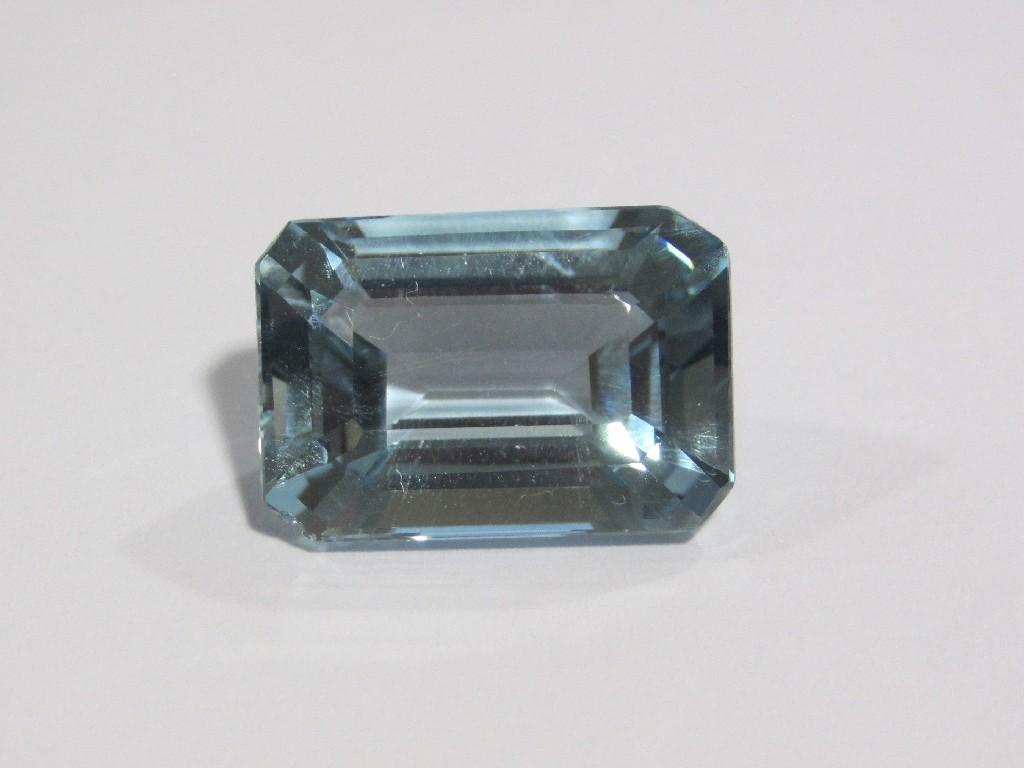 Appraisal: Unmounted step cut aquamarine approximately carats