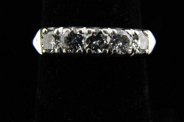 Appraisal: Platinum diamond ring approximately ctw