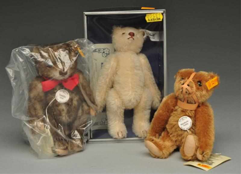 Appraisal: Lot of Small Steiff Bears Description Lot includes one snap-a-part