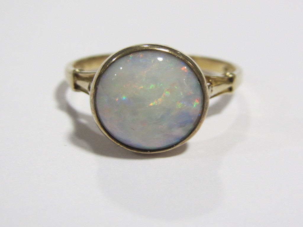 Appraisal: A ct gold opal single stone ring