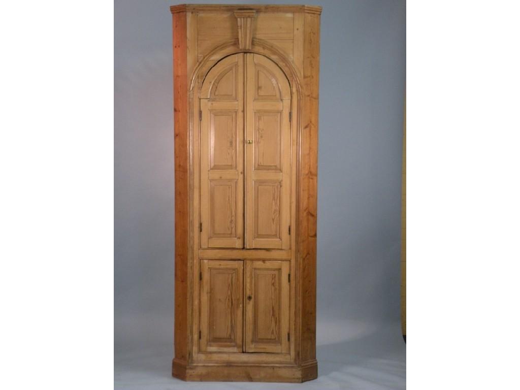 Appraisal: A thC pine standing corner cabinet with two arched doors