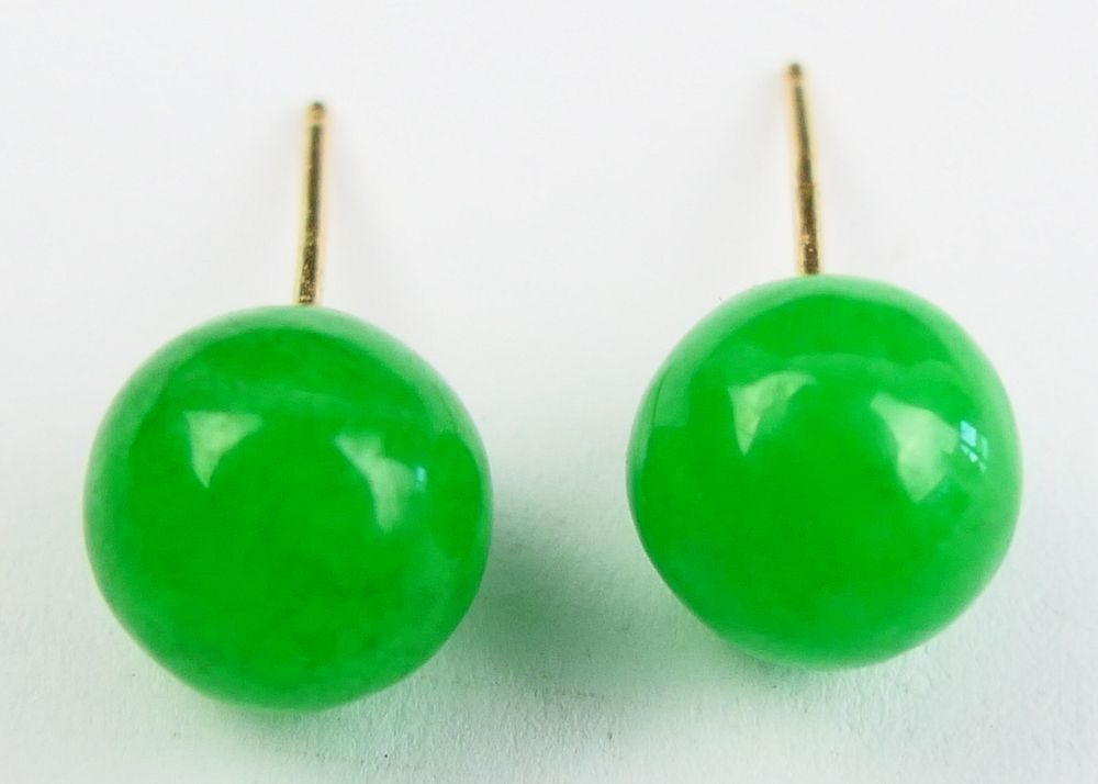 Appraisal: Pr K YG CHINESE GREEN JADEITE BEAD EARRINGS A pair