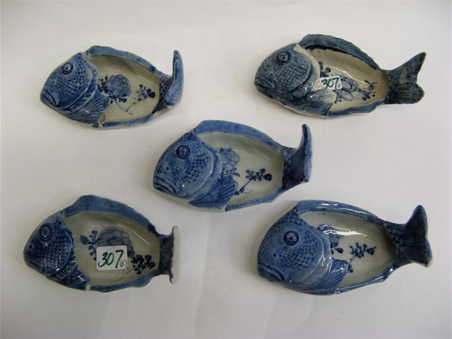 Appraisal: GROUP JAPANESE IMARI FIGURAL FISH SAUCE BOWLS pieces Taisho Period