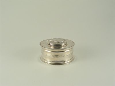 Appraisal: A modern drum-shaped inkwell with a hinged cover cast in