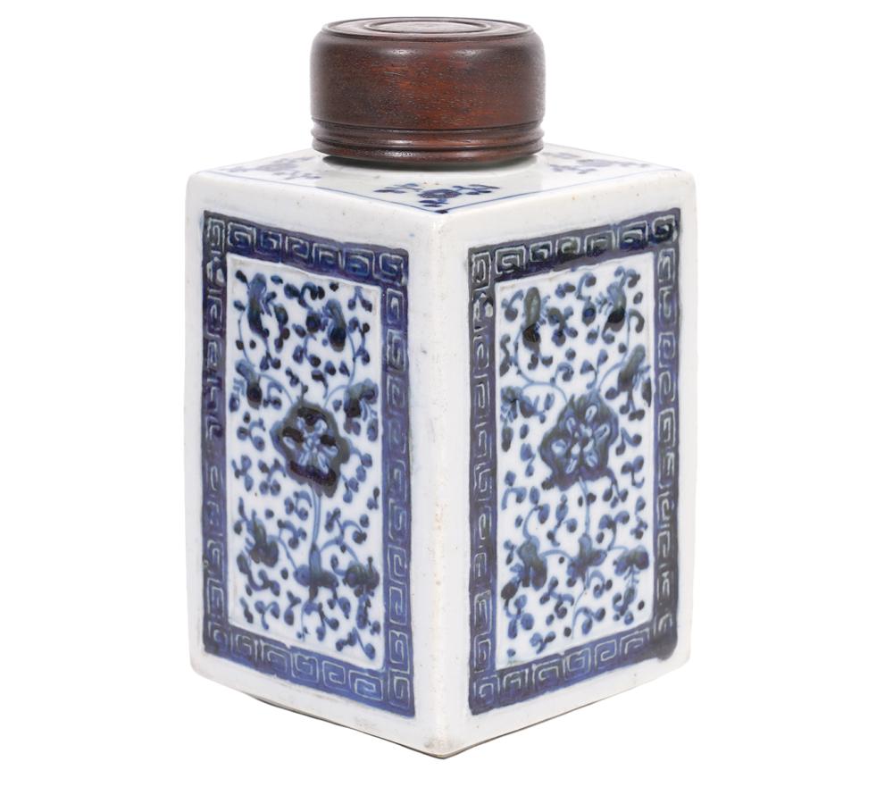 Appraisal: CHINESE BLUE WHITE SQUARE FORM TEA CADDYChinese porcelain tea caddy