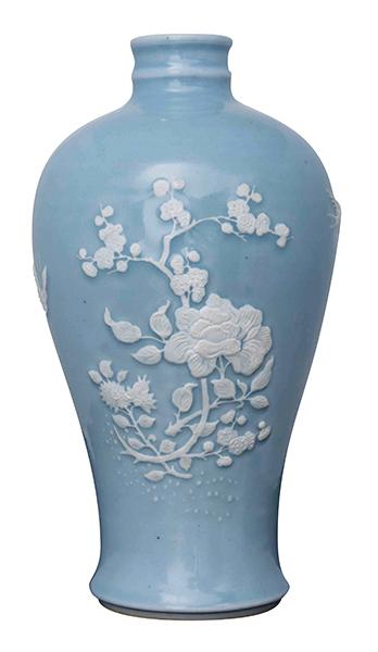 Appraisal: A CHINESE MEIPING VASE TH CENTURY