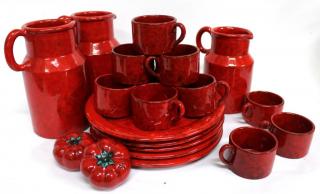 Appraisal: Group of Italian Red Comprising five dinner plates ten coffee