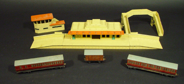 Appraisal: Hornby Dublo railway station building platform bridge two carriages and