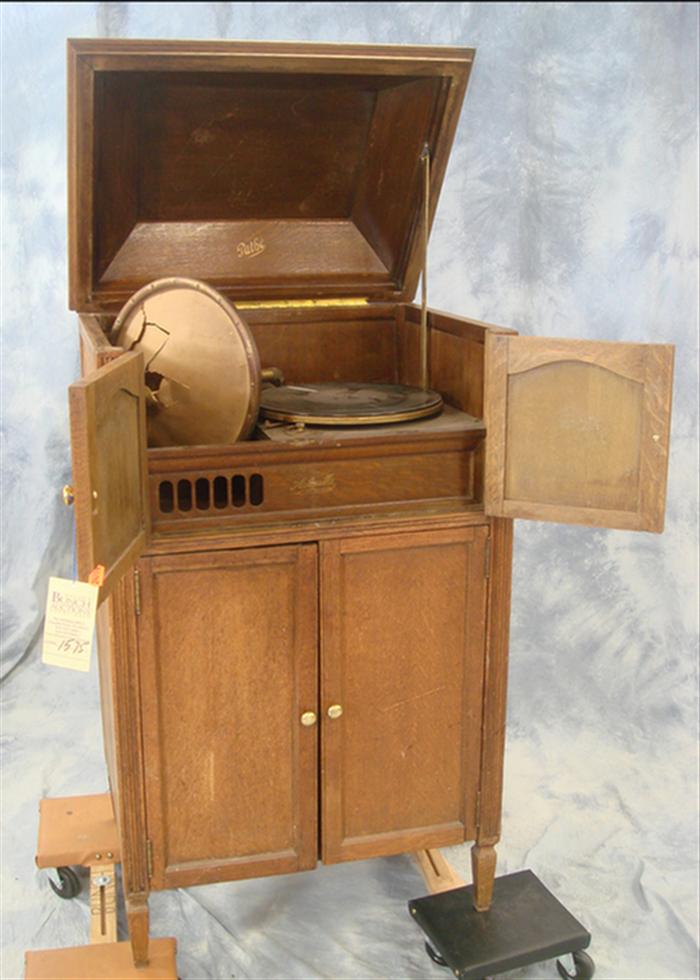 Appraisal: Pathe' Model H upright phonograph in an oak case the