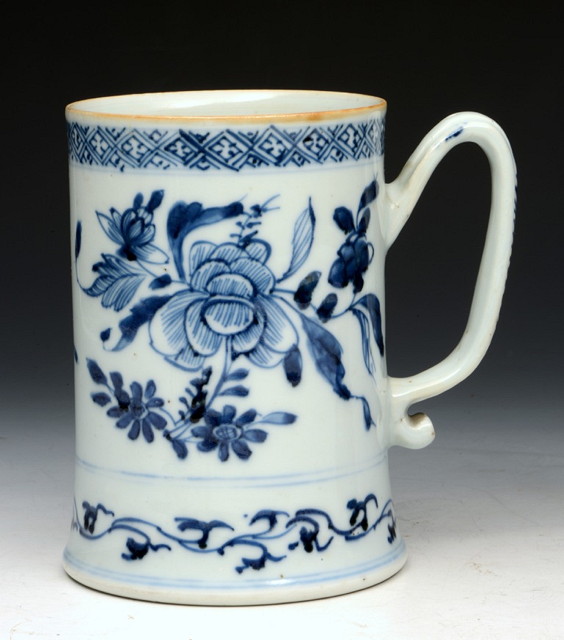 Appraisal: AN TH CENTURY CHINESE BLUE AND WHITE PORCELAIN TANKARD with