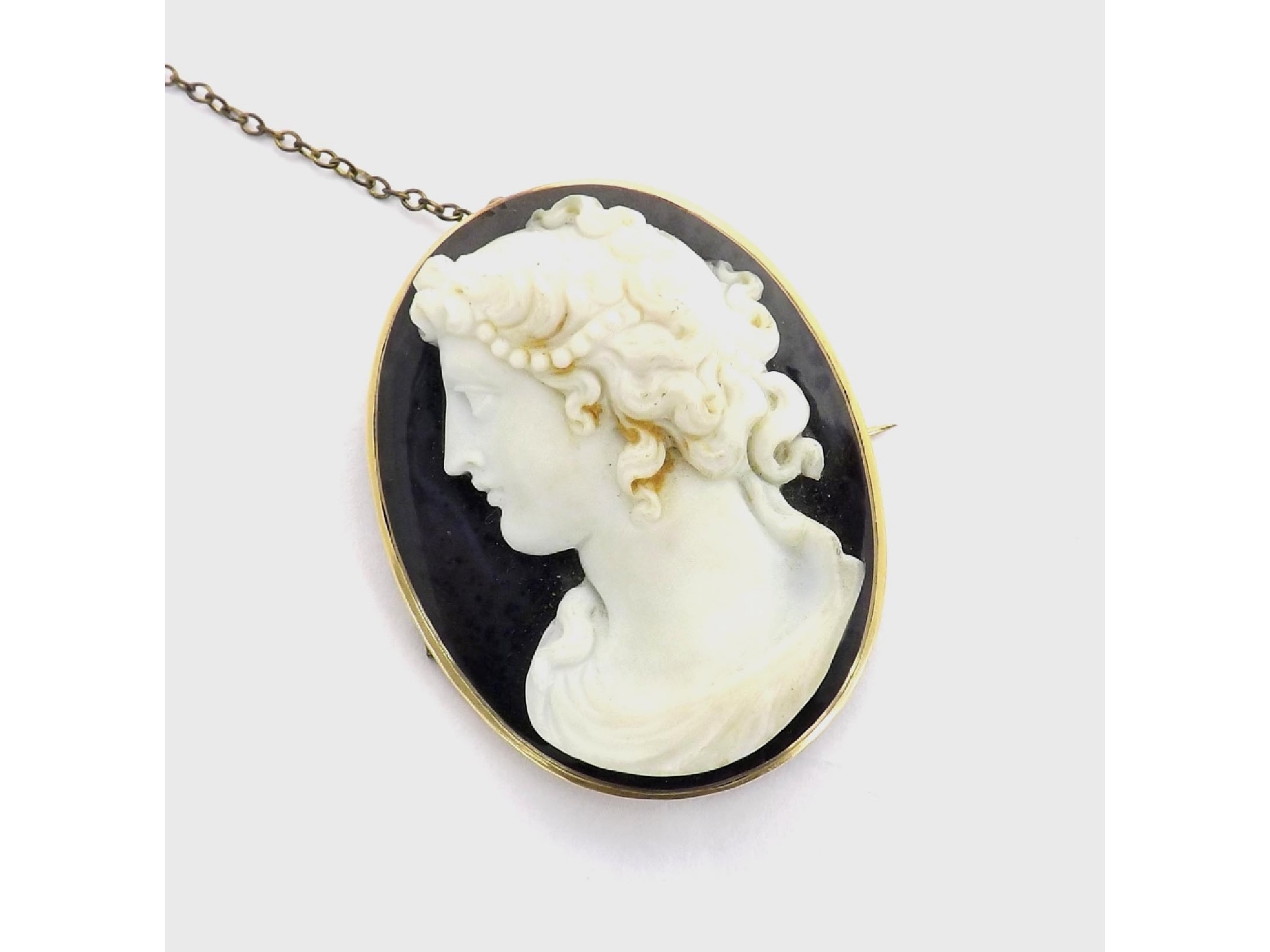 Appraisal: Antique gold mounted oval agate cameo brooch depicting a high