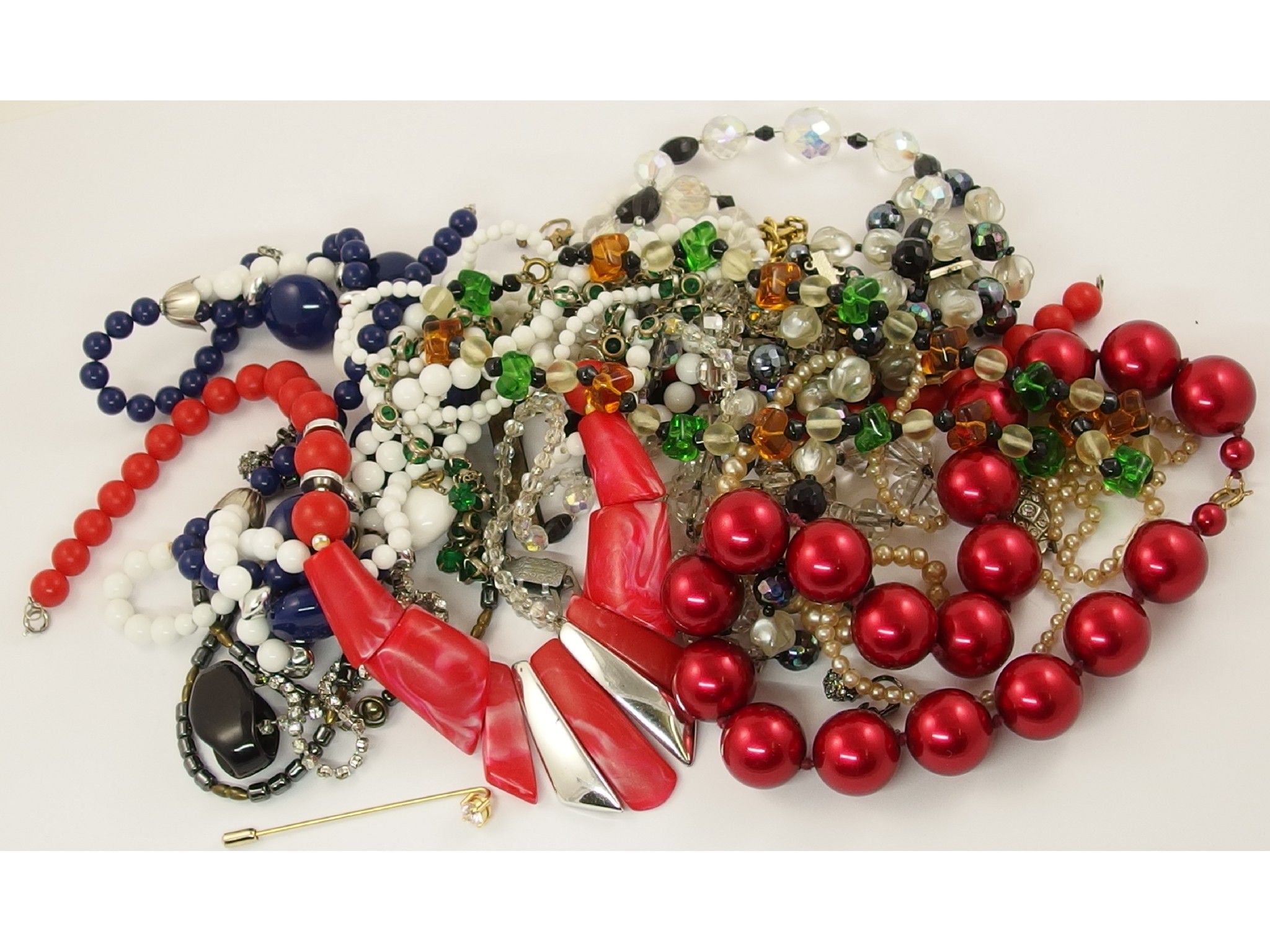 Appraisal: A collection of costume jewellery beads and necklaces