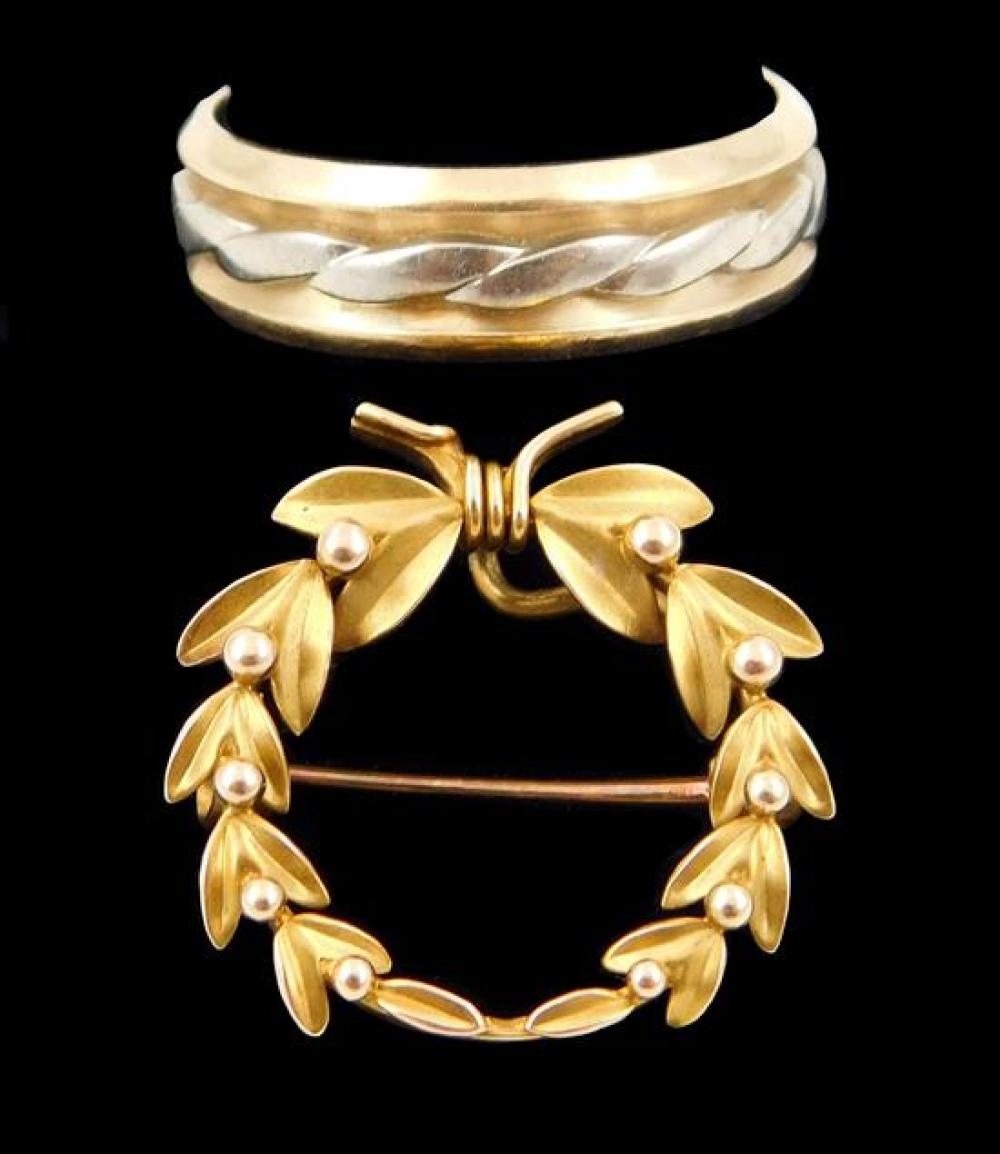 Appraisal: JEWELRY K Yellow gold wedding band and wreath pin both