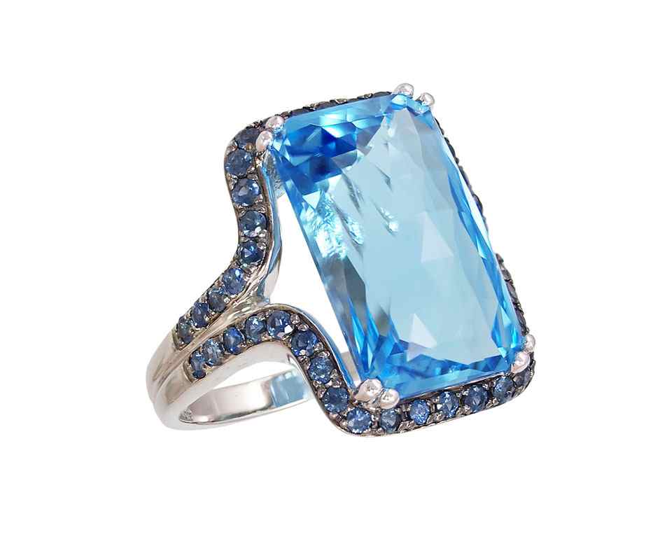 Appraisal: K TOPAZ SAPPHIRE RING K white gold ring contains one