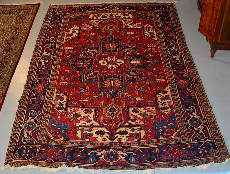 Appraisal: Heriz Rug ' x ' Heriz wool Oriental rug Condition