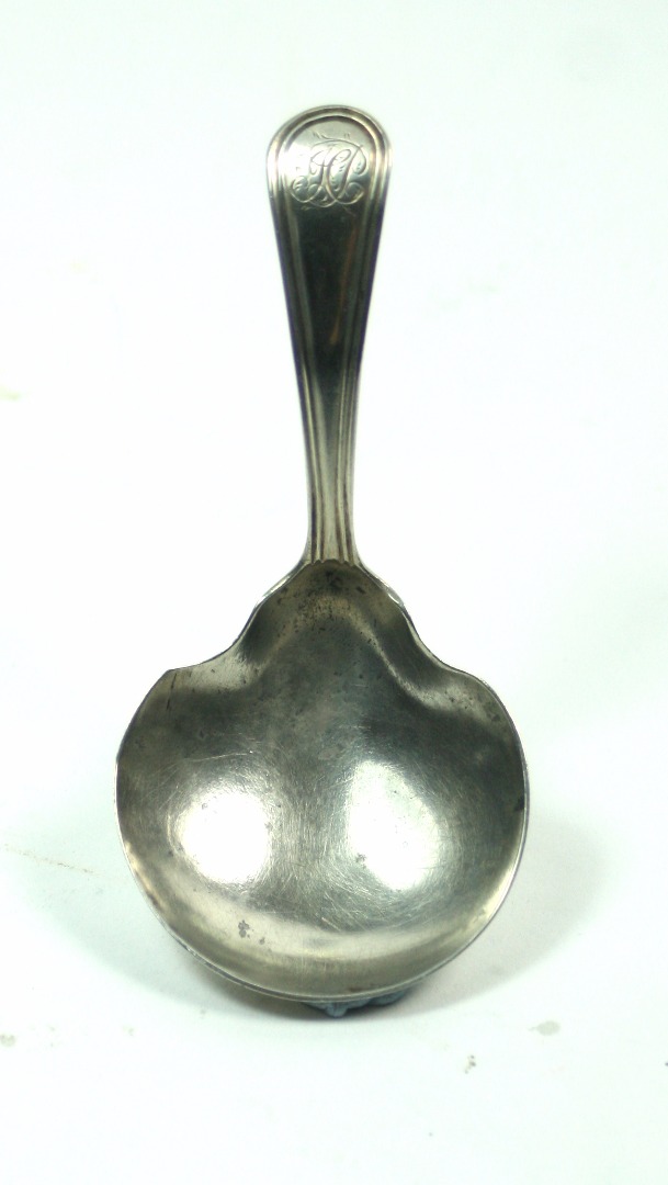 Appraisal: A George III silver Old English thread pattern caddy spoon