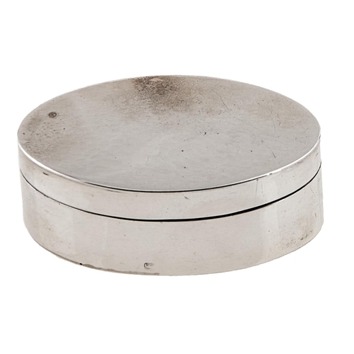 Appraisal: A George III oval silver snuff box mm l by