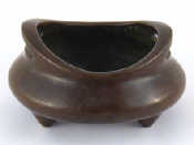 Appraisal: A bronze Chinese censer of conventional form on three stub