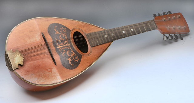 Appraisal: AN ITALIAN MANDOLIN