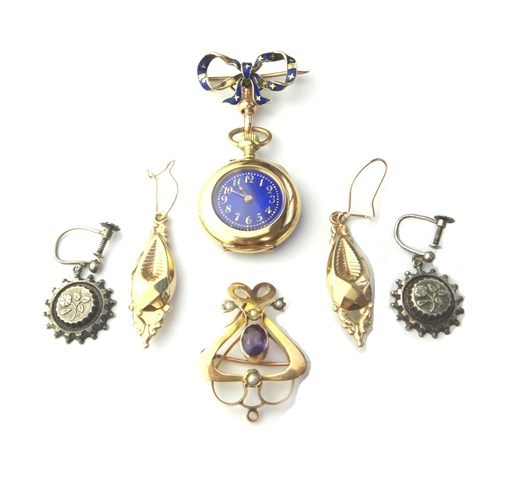 Appraisal: A lady's gold cased and blue enameled keyless wind openfaced