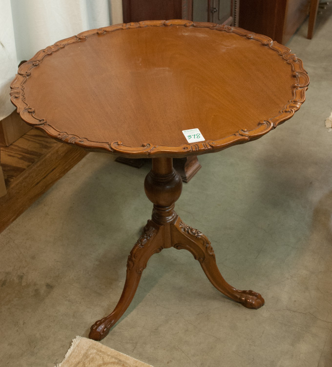 Appraisal: CHIPPENDALE STYLE MAHOGANY TILT-TOP TEA TABLE American mid- th century