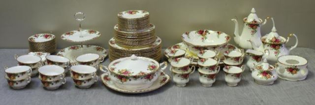 Appraisal: Royal Albert Old Country Roses PorcelainDinner Service Including dinner plates