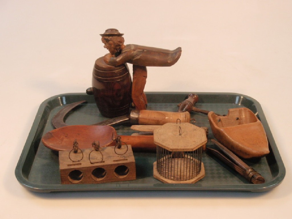 Appraisal: A selection of treen items