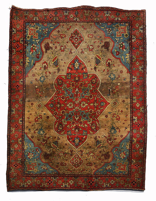 Appraisal: AN ANTIQUE PERSIAN KASHAN CAMEL GROUND RUG decorated with a